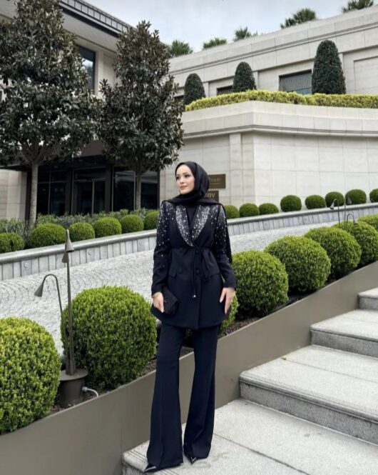 Taşlı Krep Ceketli Takım - Siyah